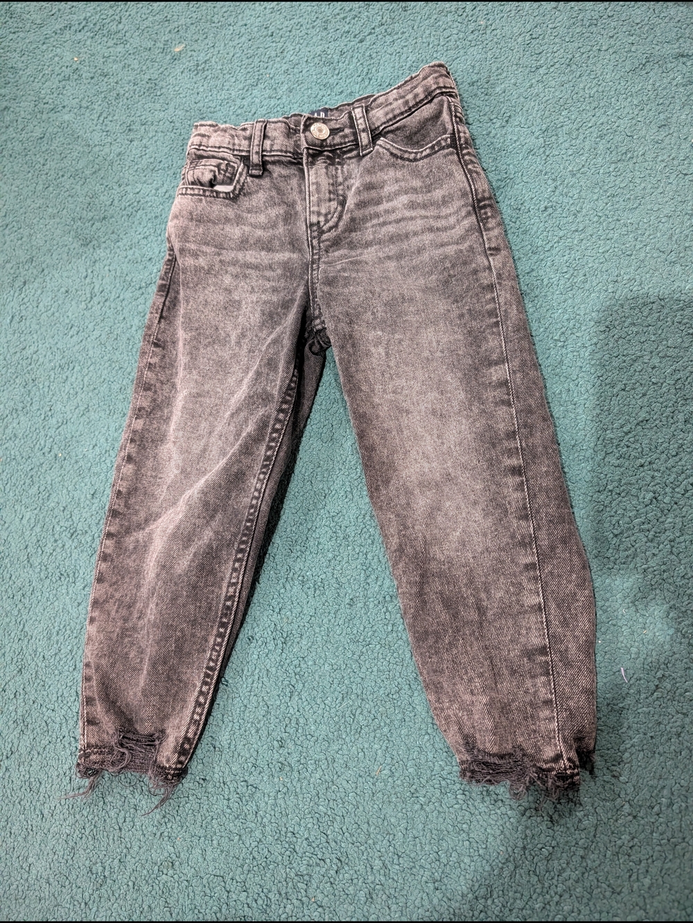 GAP Kids Size 5 Mom Jean Washed Black Ankle Jeans with Raw Frayed Hem